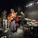 Mystik och berättelser från den andra sidan – Harriet Nauer släpper ny skiva och spelar i Uppsala